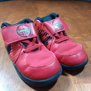 Nike Team Hustle Toddler 8C Tennis Shoes Sneakers Adjustable Strap Red Black Mid